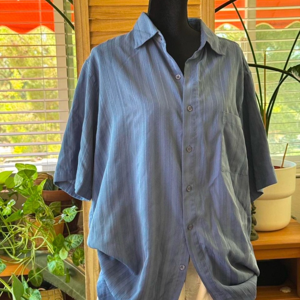Blue J. Ferrar striped short sleeve button-up shirt.